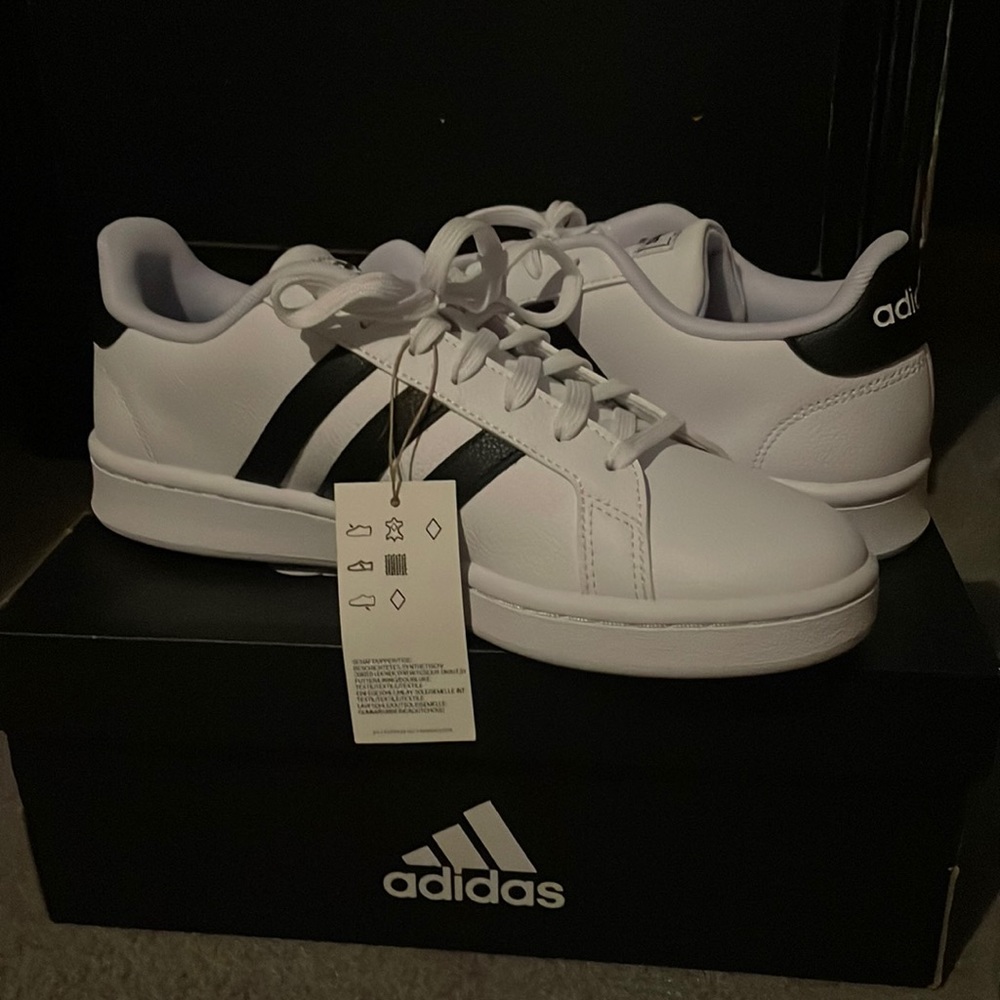brand new,never worn,tag still on it,not my style anymore,DM for any questions:)